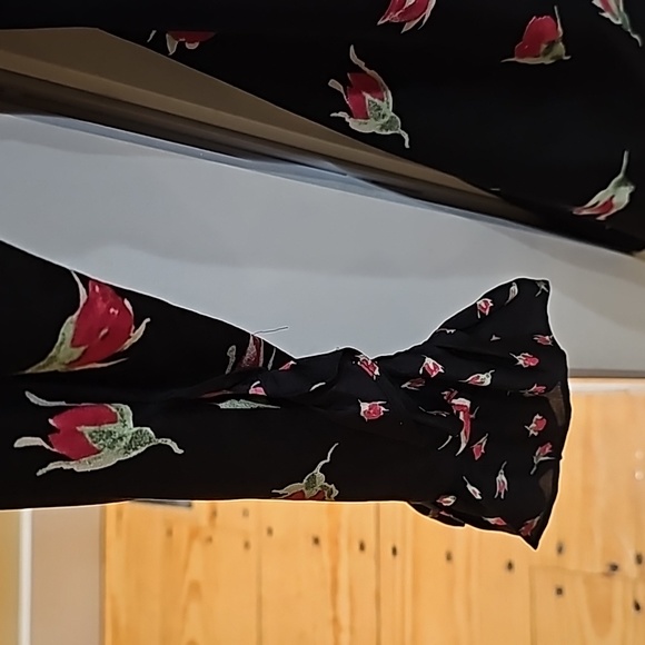 Club Monaco mini wrap dress silk size 0 excellent roses - Picture 5 of 8